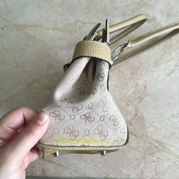 y2k vintage Guess handbag with silver hardware - Picture 6 of 8